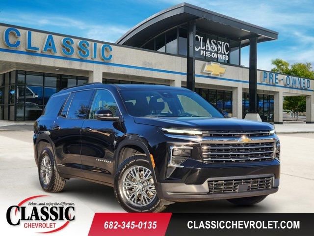 Used 2025 Chevrolet Traverse LT image 1