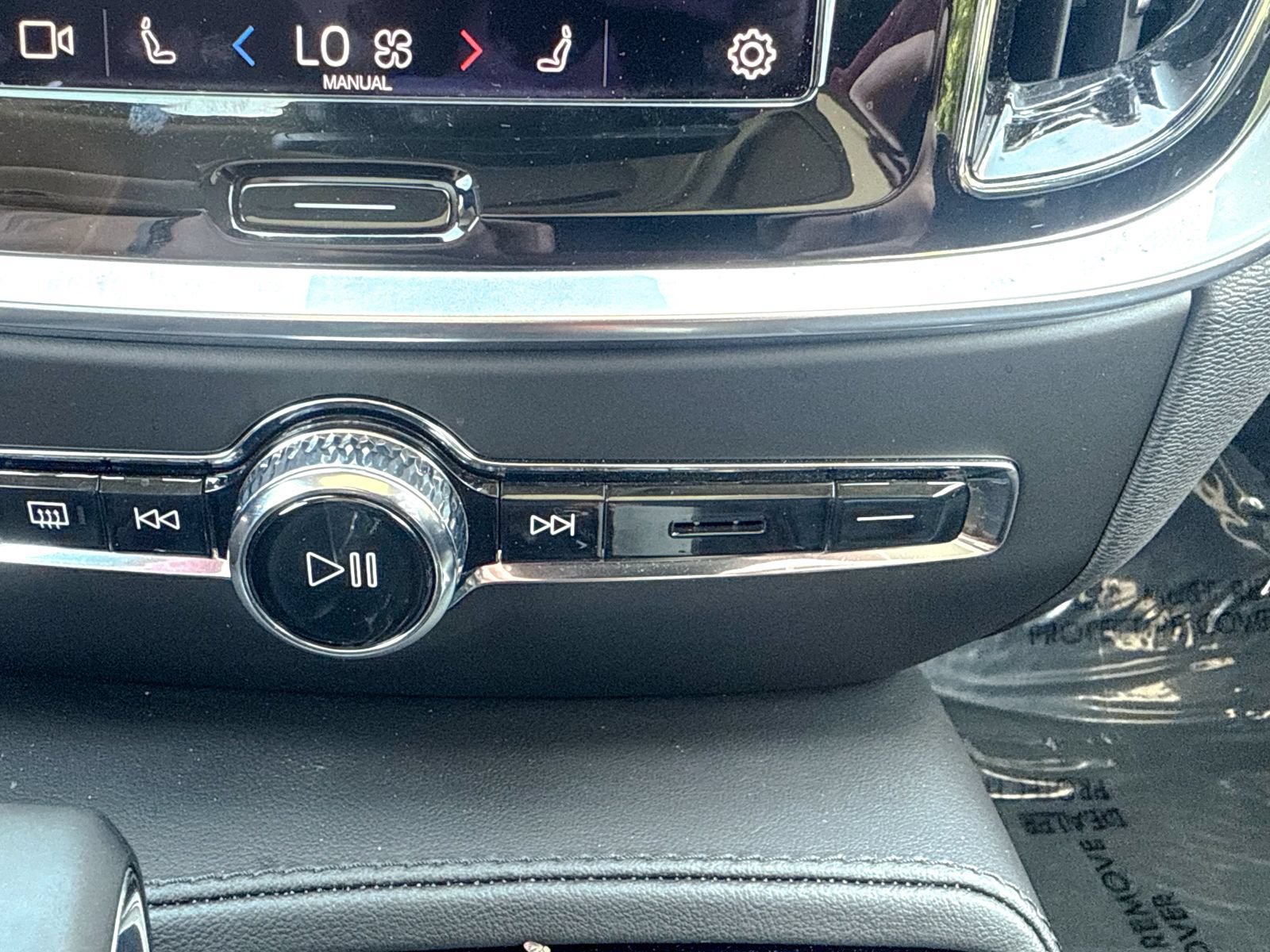 Used 2023 Volvo S60 T8 Plus AWD/4WD image 32