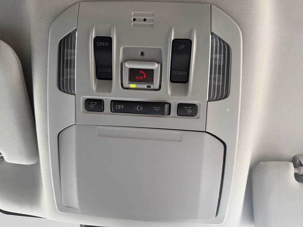 Used 2021 Toyota Highlander Limited AWD/4WD image 20