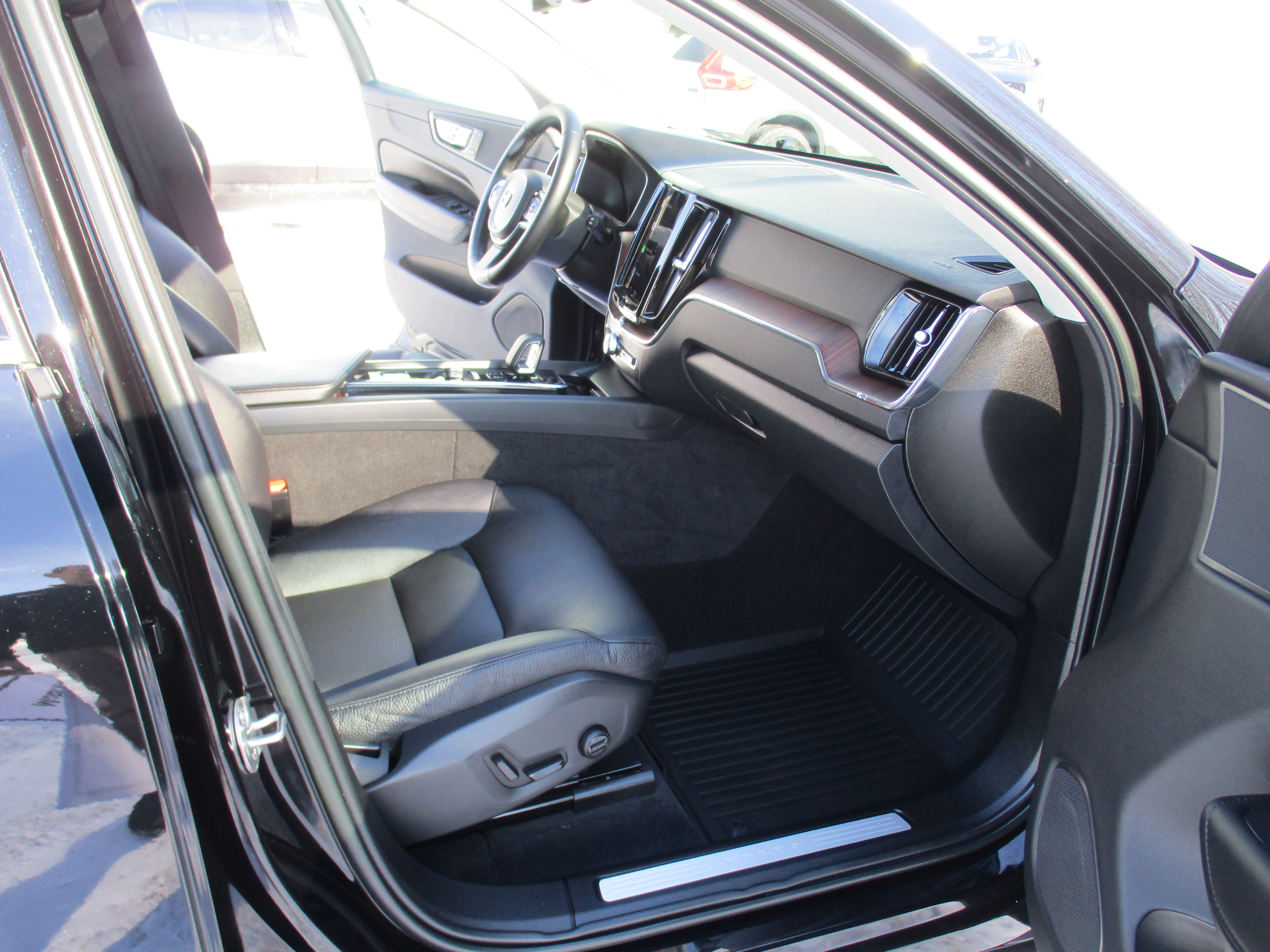 Certified 2023 Volvo XC60 B5 Plus image 15