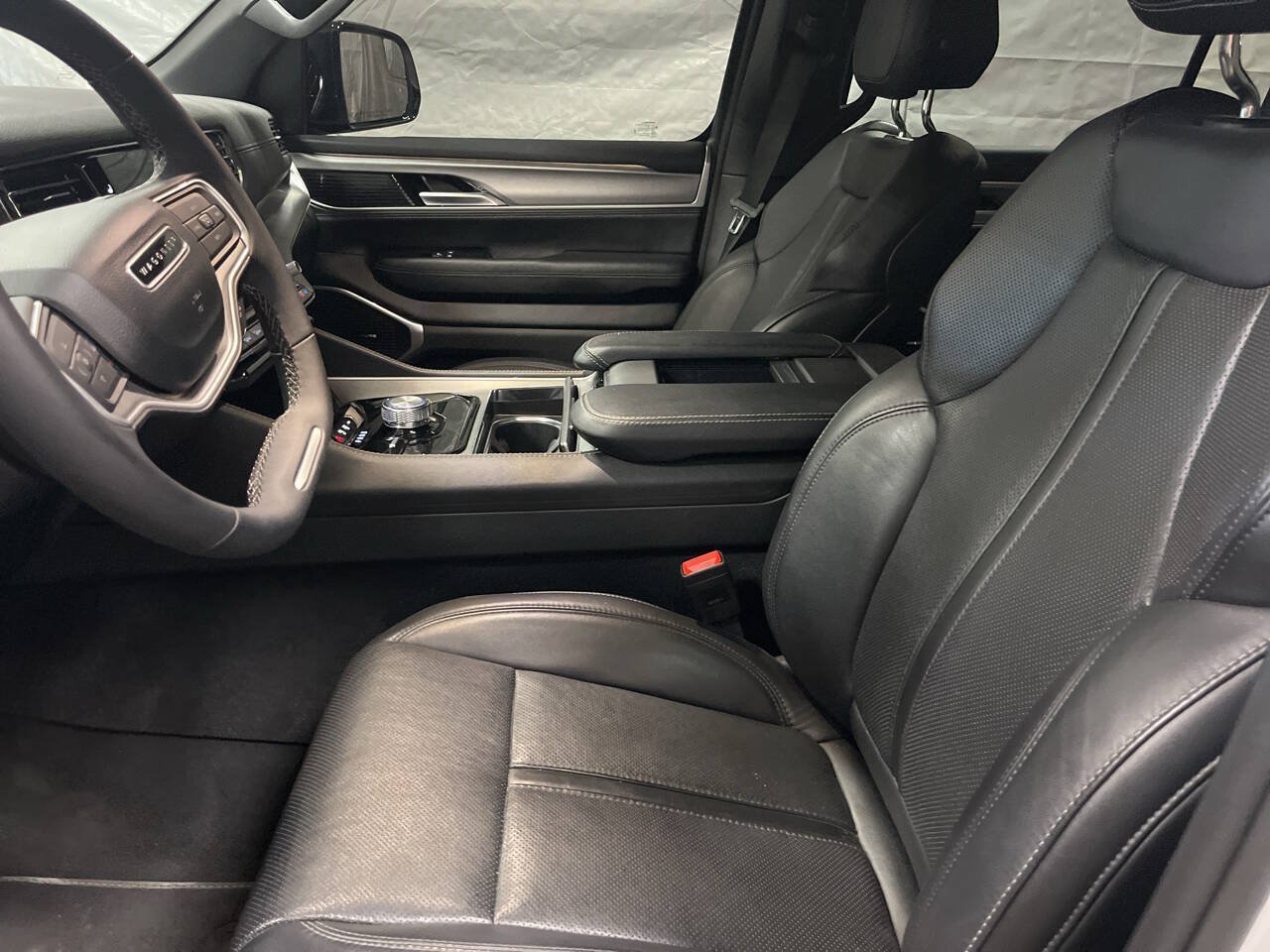 Used 2025 Jeep Wagoneer Series II AWD/4WD image 17