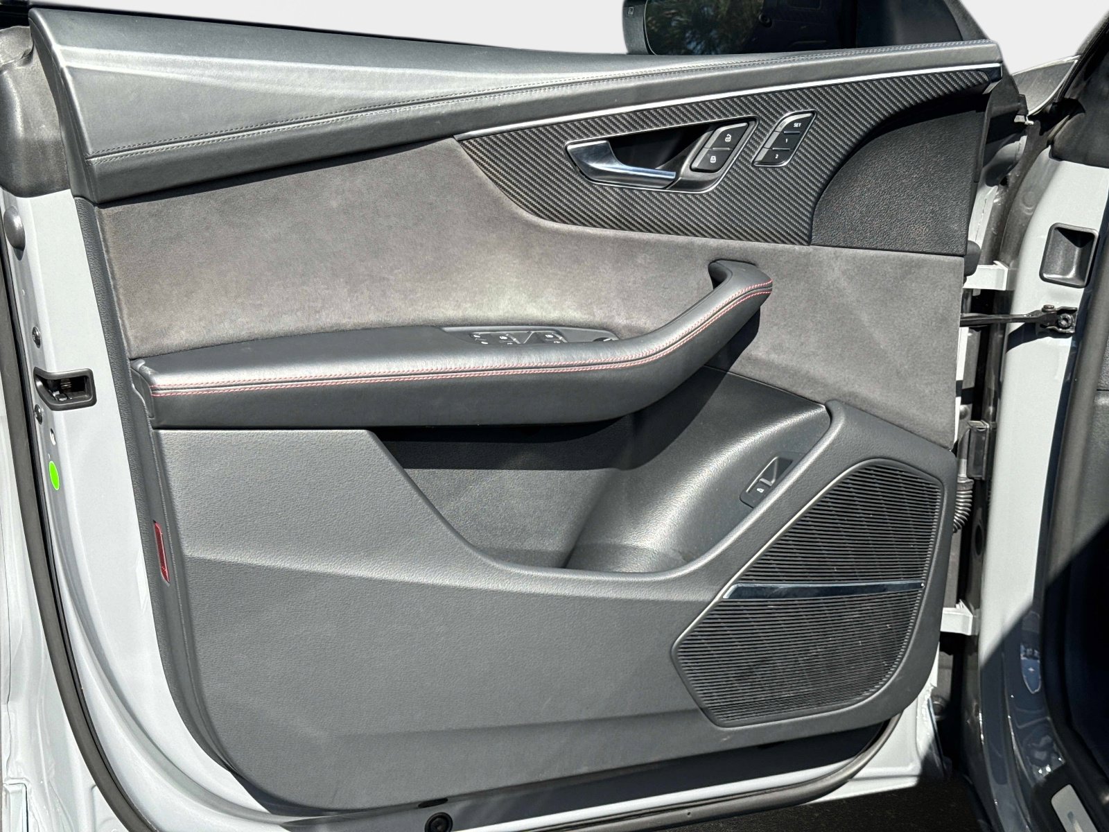 Used 2024 Audi RS Q8 image 37