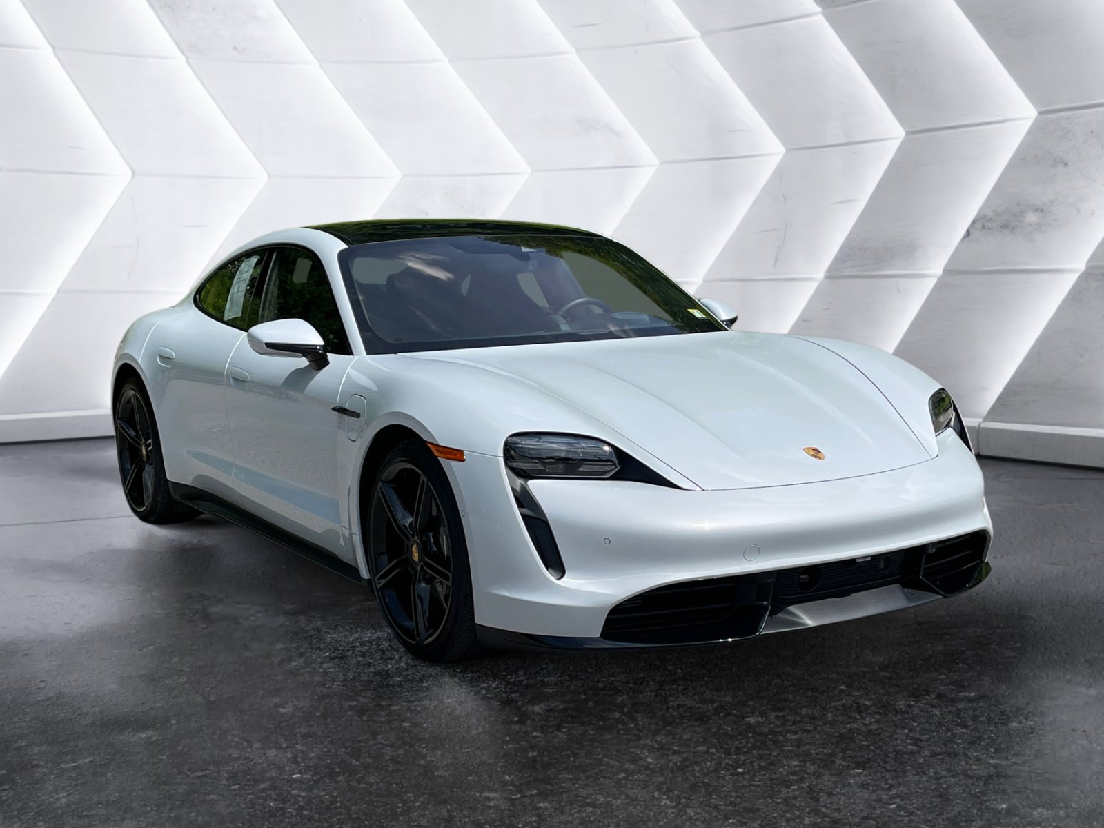 Used 2024 Porsche Taycan image 8