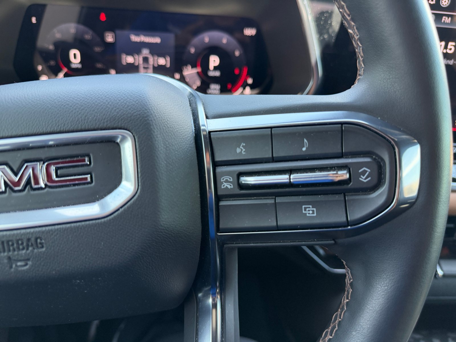 Used 2024 GMC Canyon AT4 w/ Technology Package AWD/4WD image 18