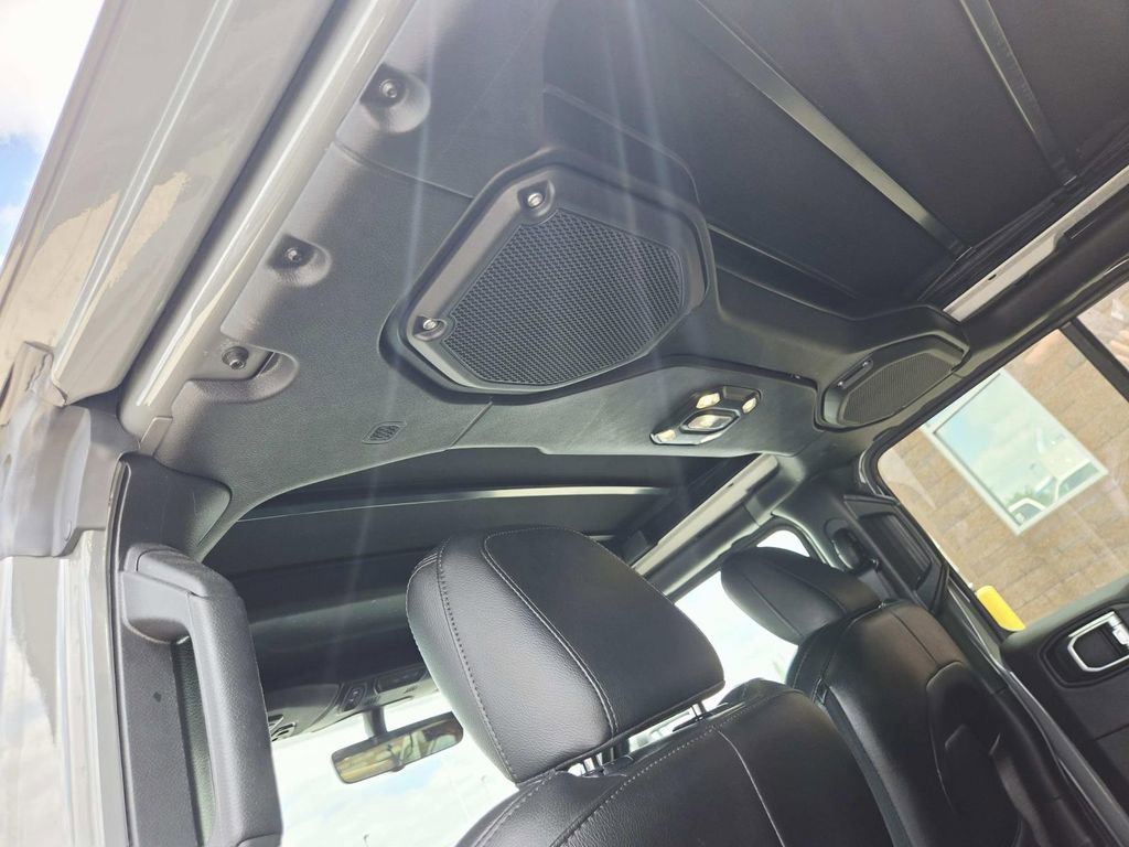 Used 2023 Jeep Wrangler Unlimited Sahara w/ Cold Weather Group AWD/4WD image 16
