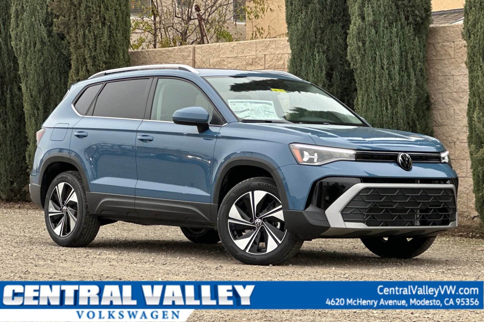 New 2026 Volkswagen Taos SE image 1