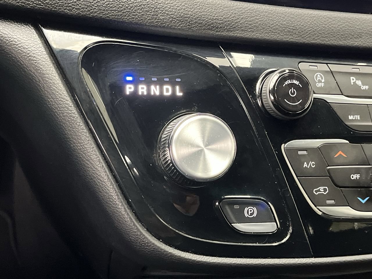 Used 2025 Chrysler Pacifica Select FWD image 25