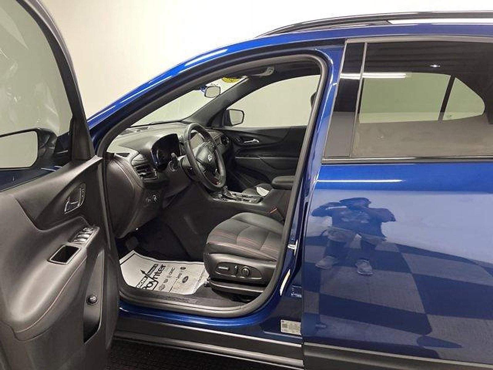 Used 2023 Chevrolet Equinox RS FWD image 7