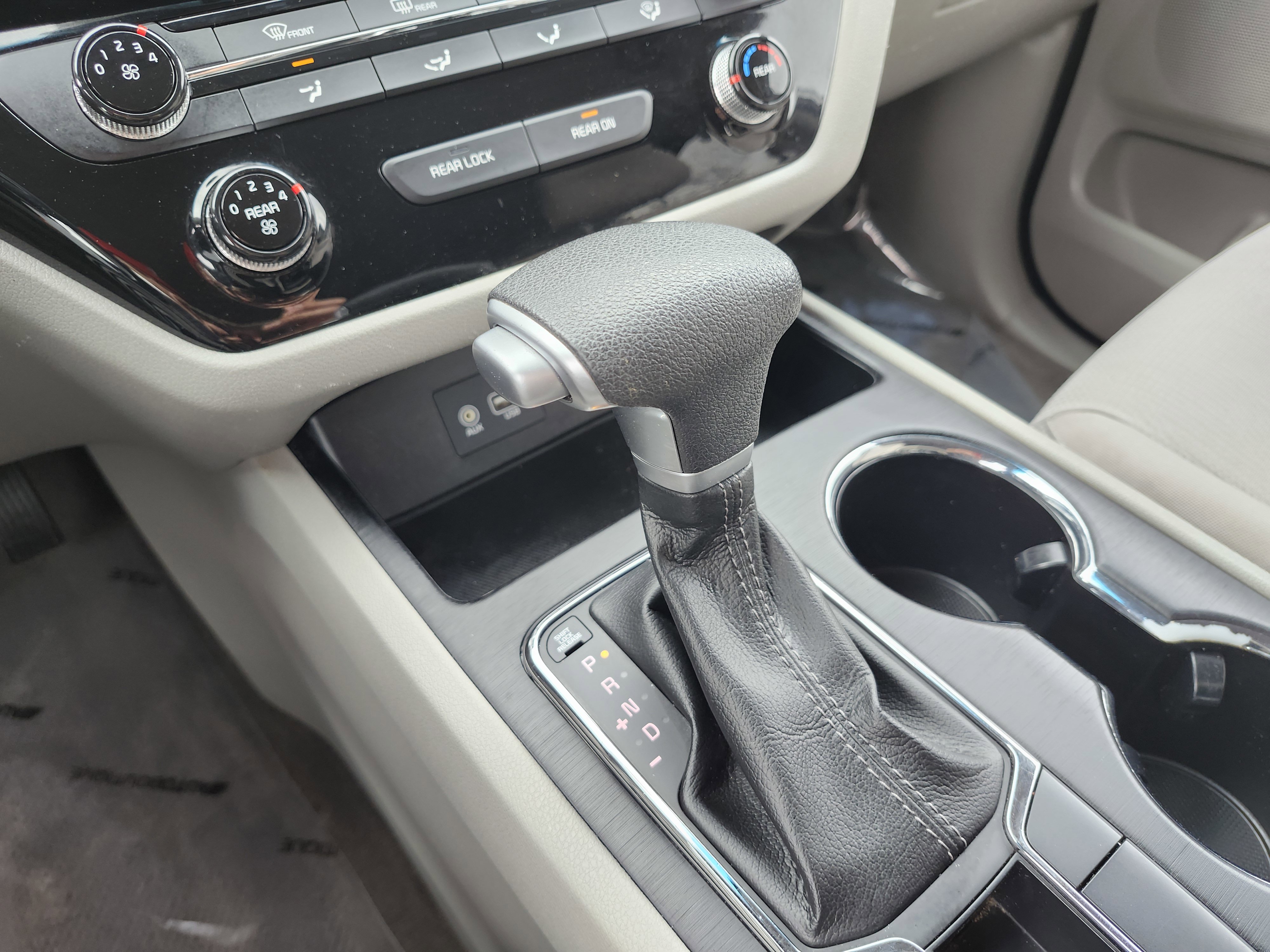 Used 2021 Kia Sedona LX image 30