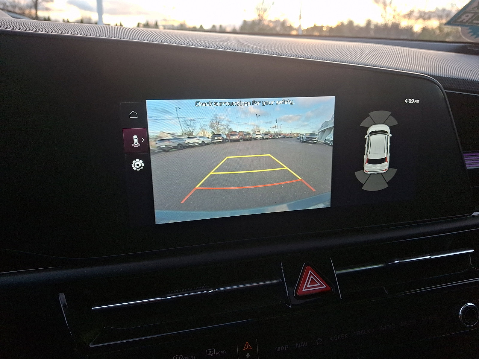 Certified 2023 Kia Niro SX Touring image 19