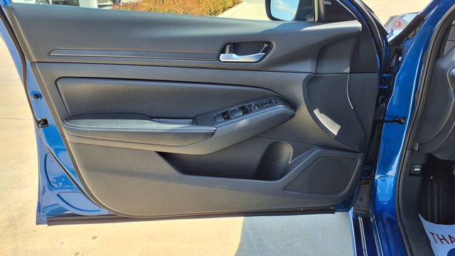 Used 2025 Nissan Altima 2.5 SV image 11