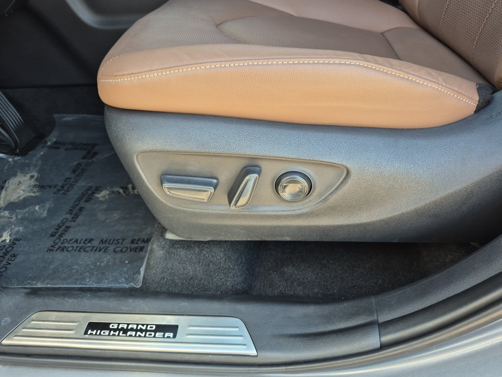 Used 2026 Toyota Grand Highlander AWD image 13