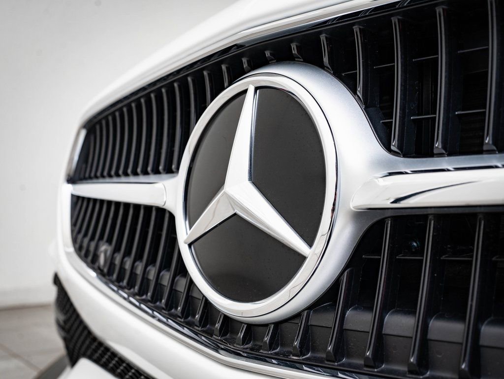 Used 2025 Mercedes-Benz C 300 4MATIC Sedan image 3