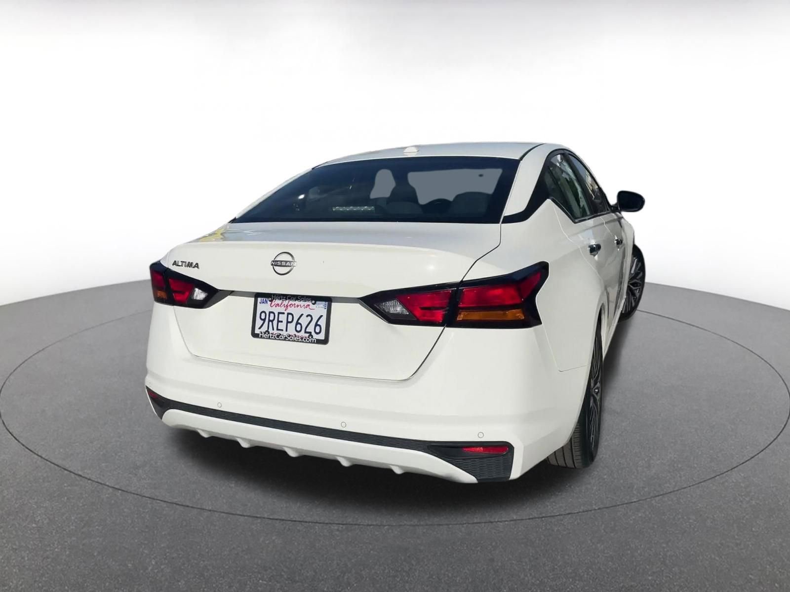Used 2025 Nissan Altima 2.5 SV FWD image 14