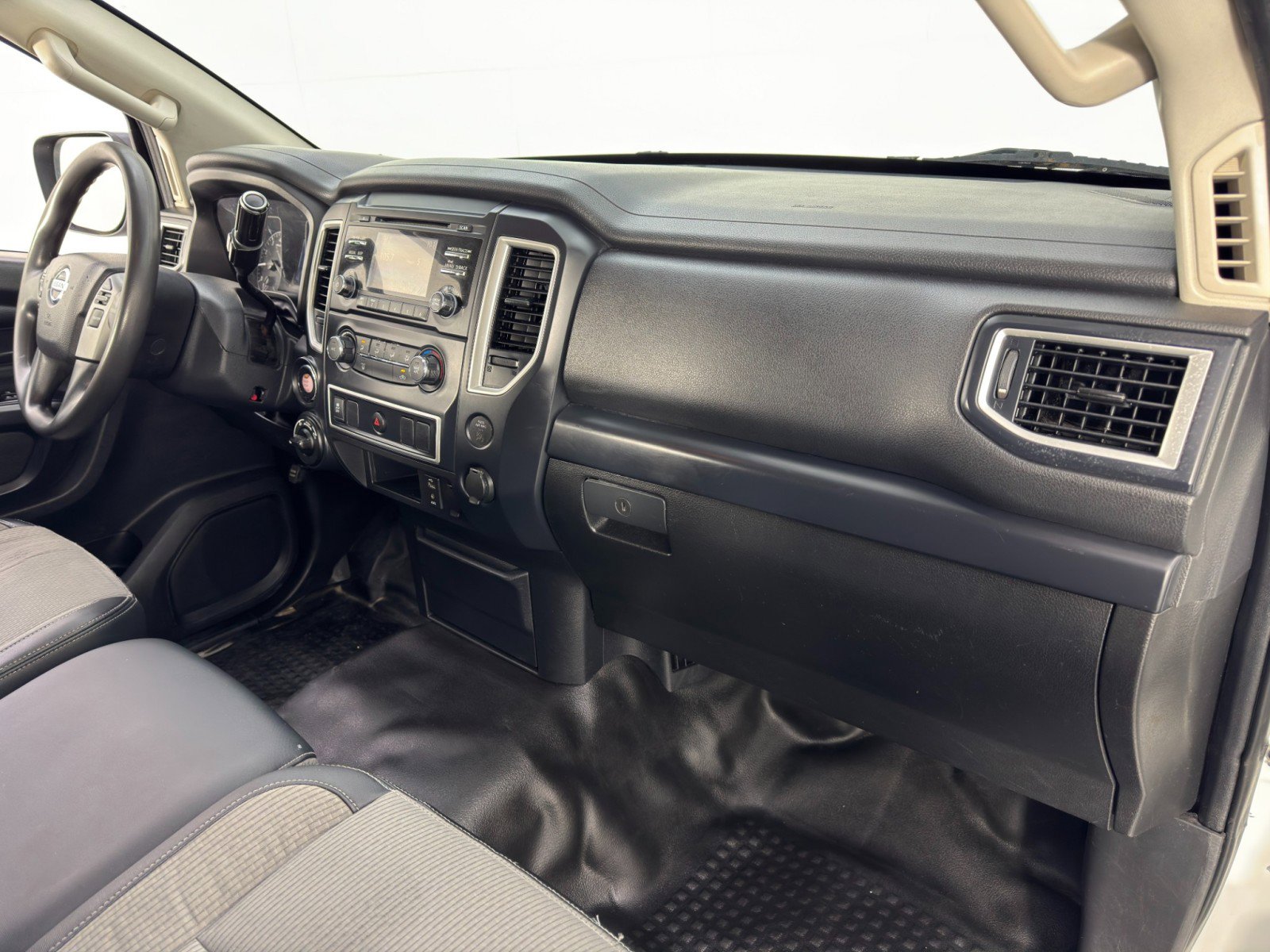 Used 2018 Nissan Titan S w/ S Utility Package image 13