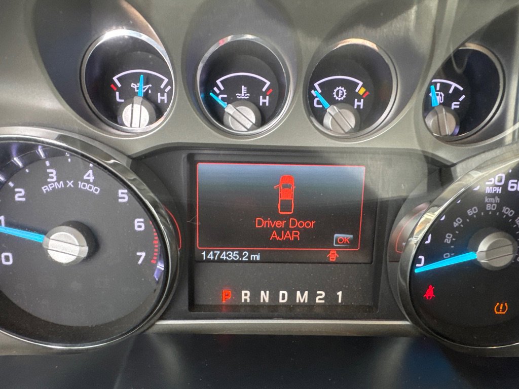 Used 2011 Ford F250 Lariat w/ Lariat Interior Pkg image 9