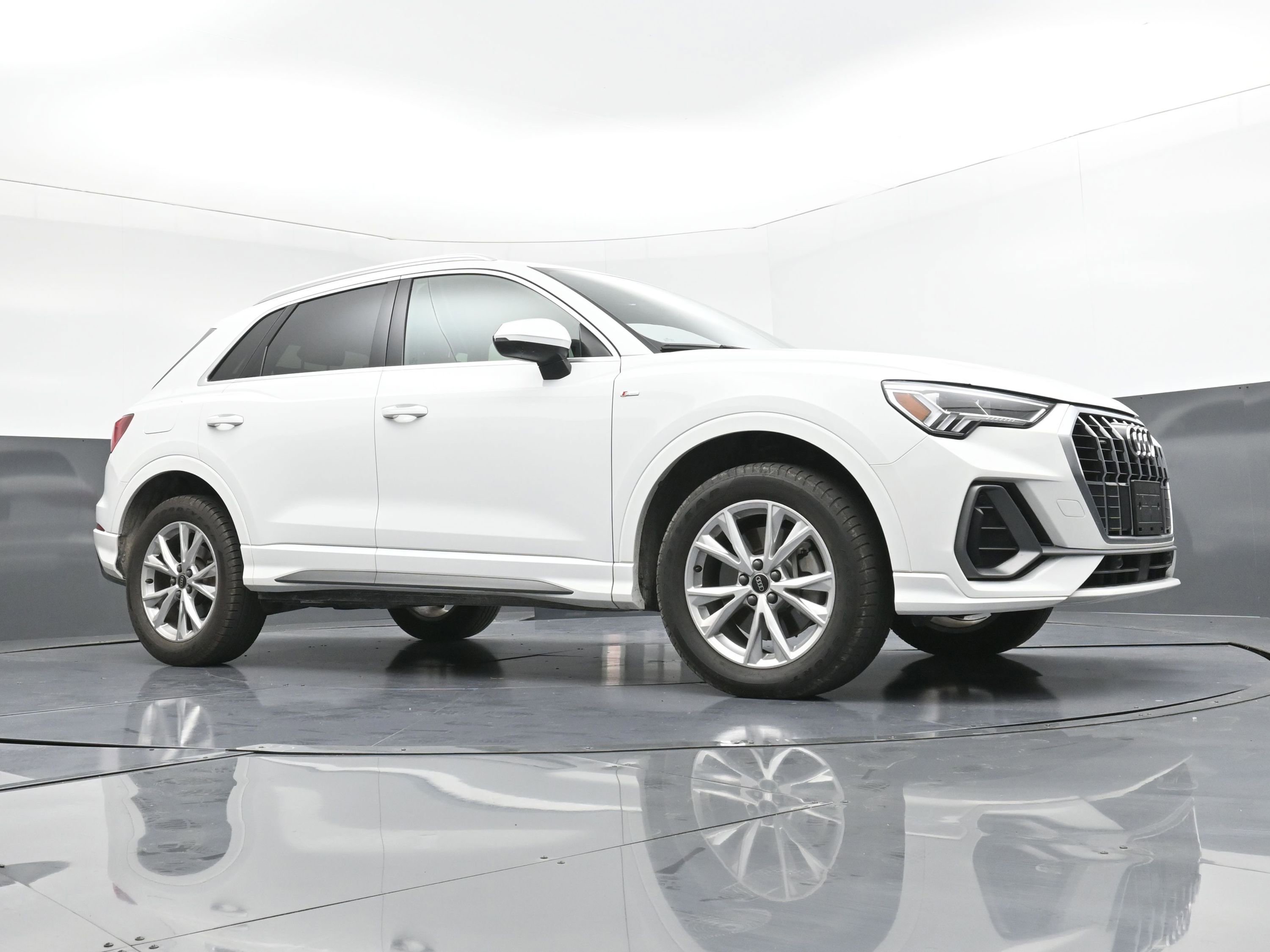 Used 2023 Audi Q3 2.0T Premium w/ Convenience Package image 22