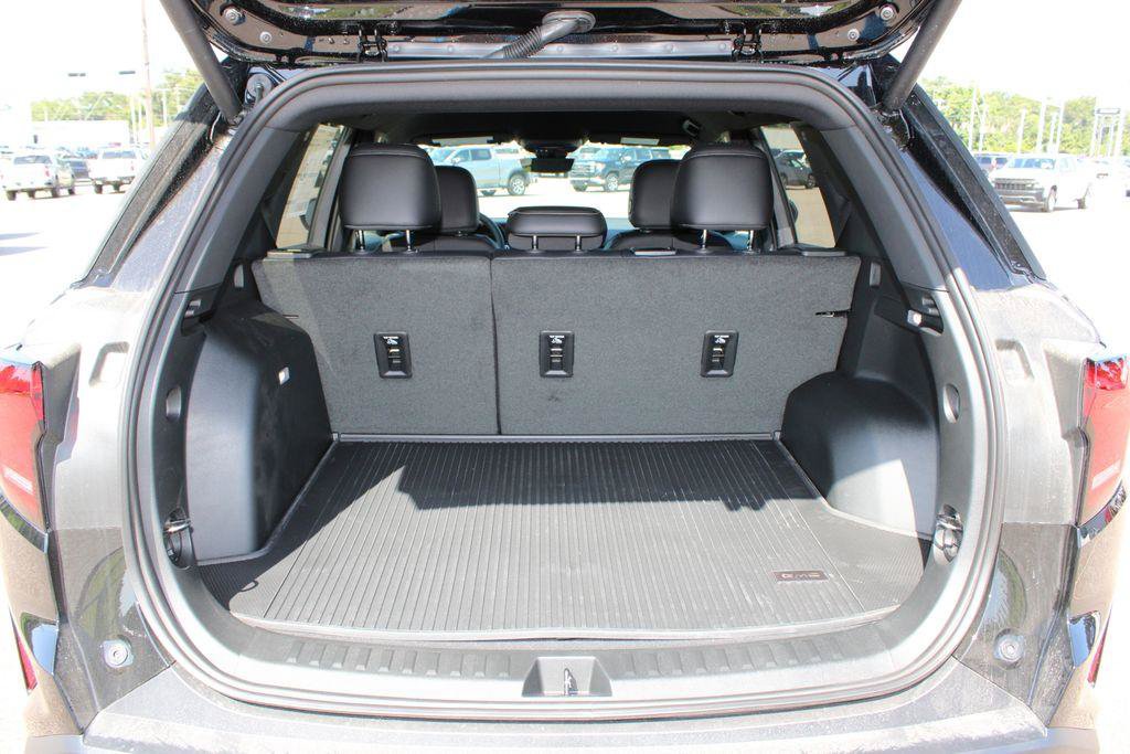 New 2027 GMC Terrain Elevation w/ Elevation Premium Package FWD image 18