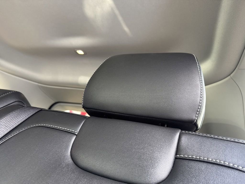 Used 2023 Jeep Grand Cherokee Limited image 46