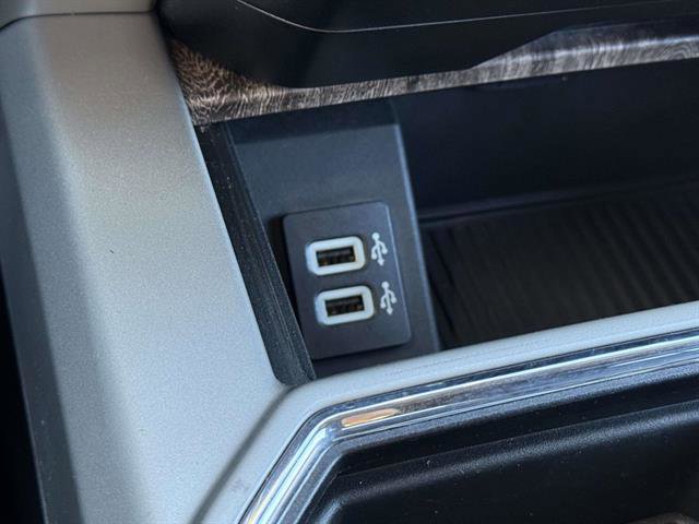 Used 2017 Ford F250 Lariat w/ Chrome Package image 21