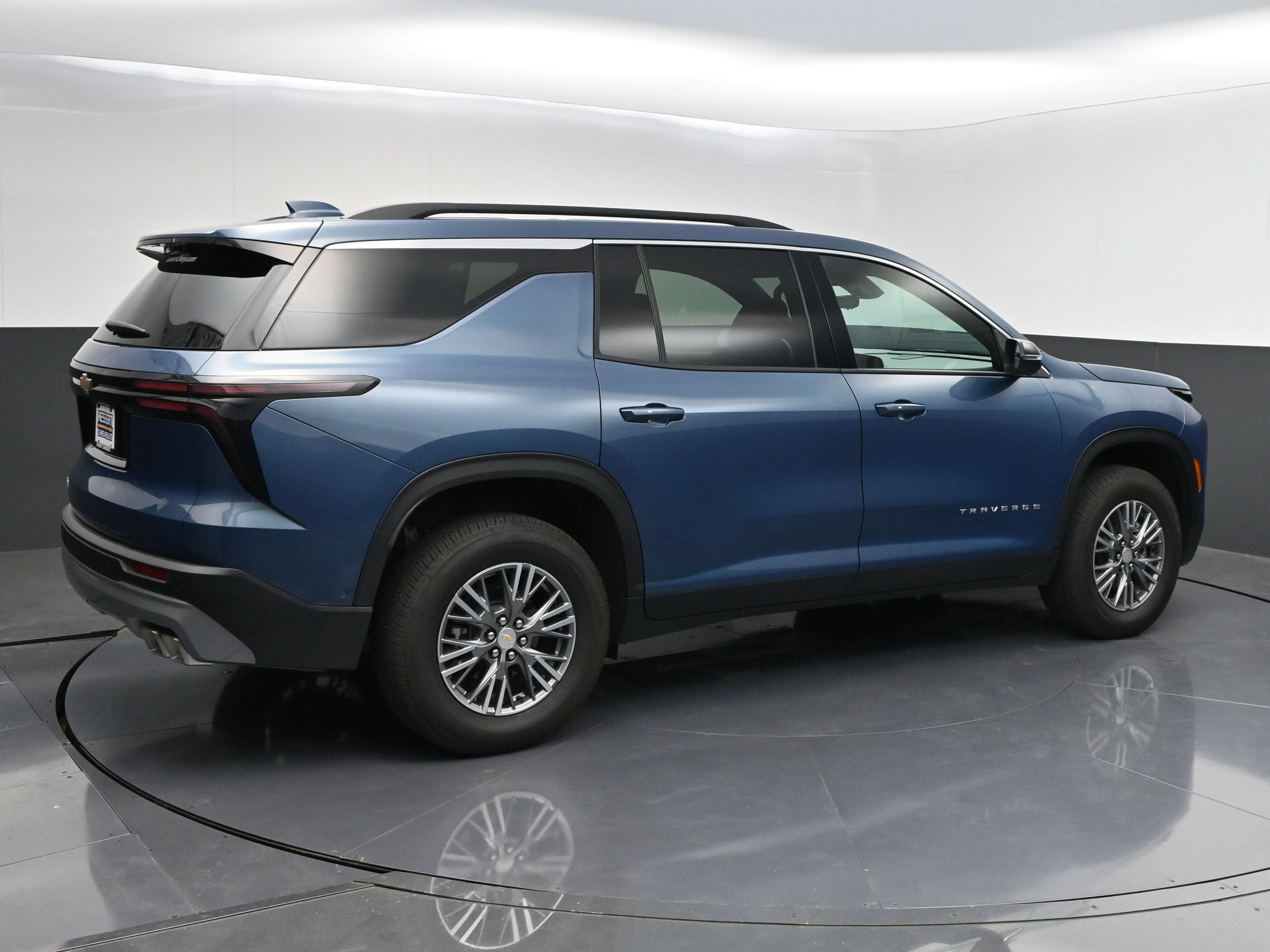Certified 2026 Chevrolet Traverse LT w/ Enhanced Driving Package FWD image 8