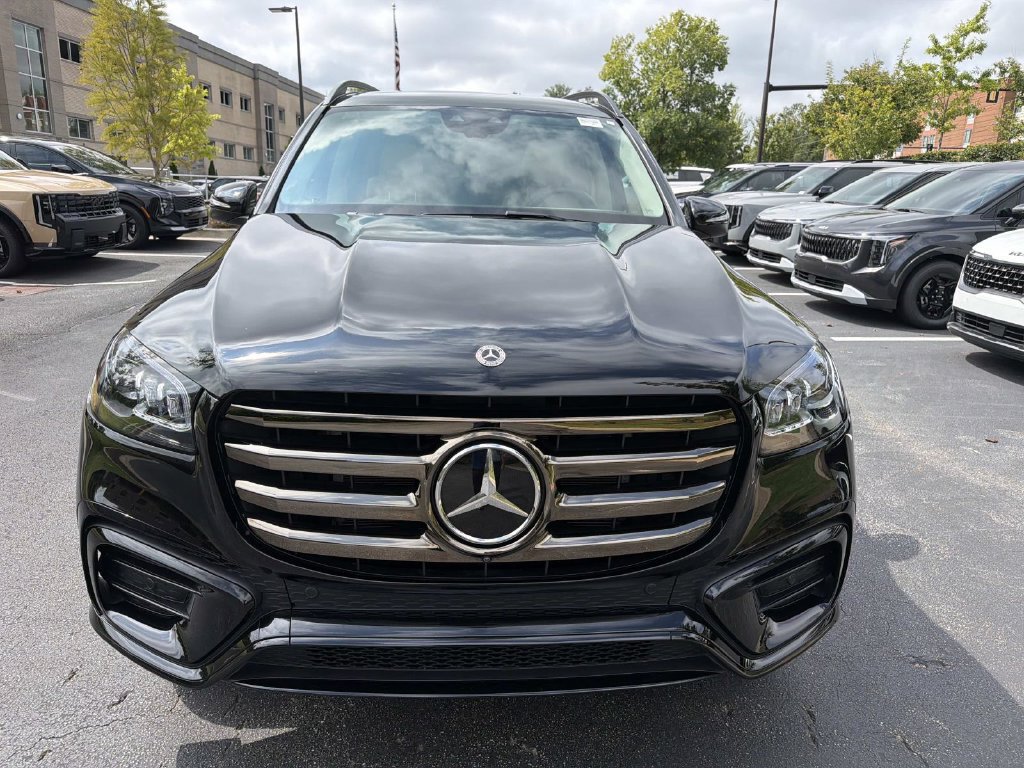 Used 2025 Mercedes-Benz GLS 450 4MATIC w/ AMG Line Exterior image 8