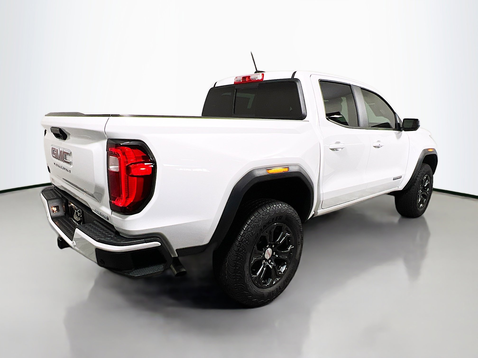 Used 2024 GMC Canyon Elevation w/ Elevation Premium Package image 4