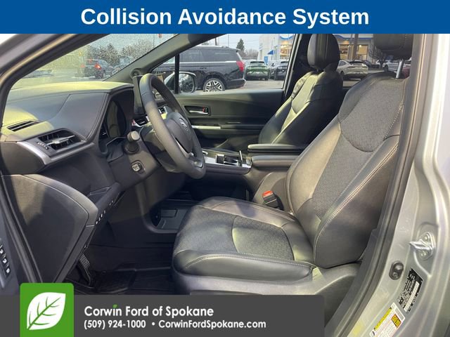 Used 2025 Toyota Sienna Platinum image 2