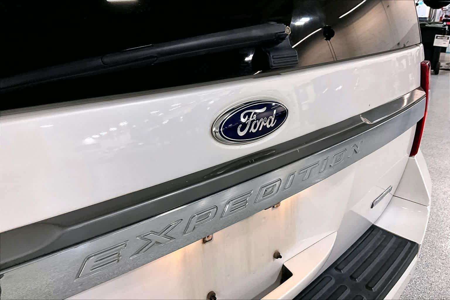 Used 2015 Ford Expedition Limited w/ Equipment Group 301A RWD image 35