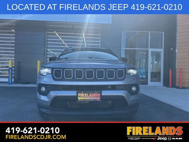 Used 2023 Jeep Compass Latitude image 2