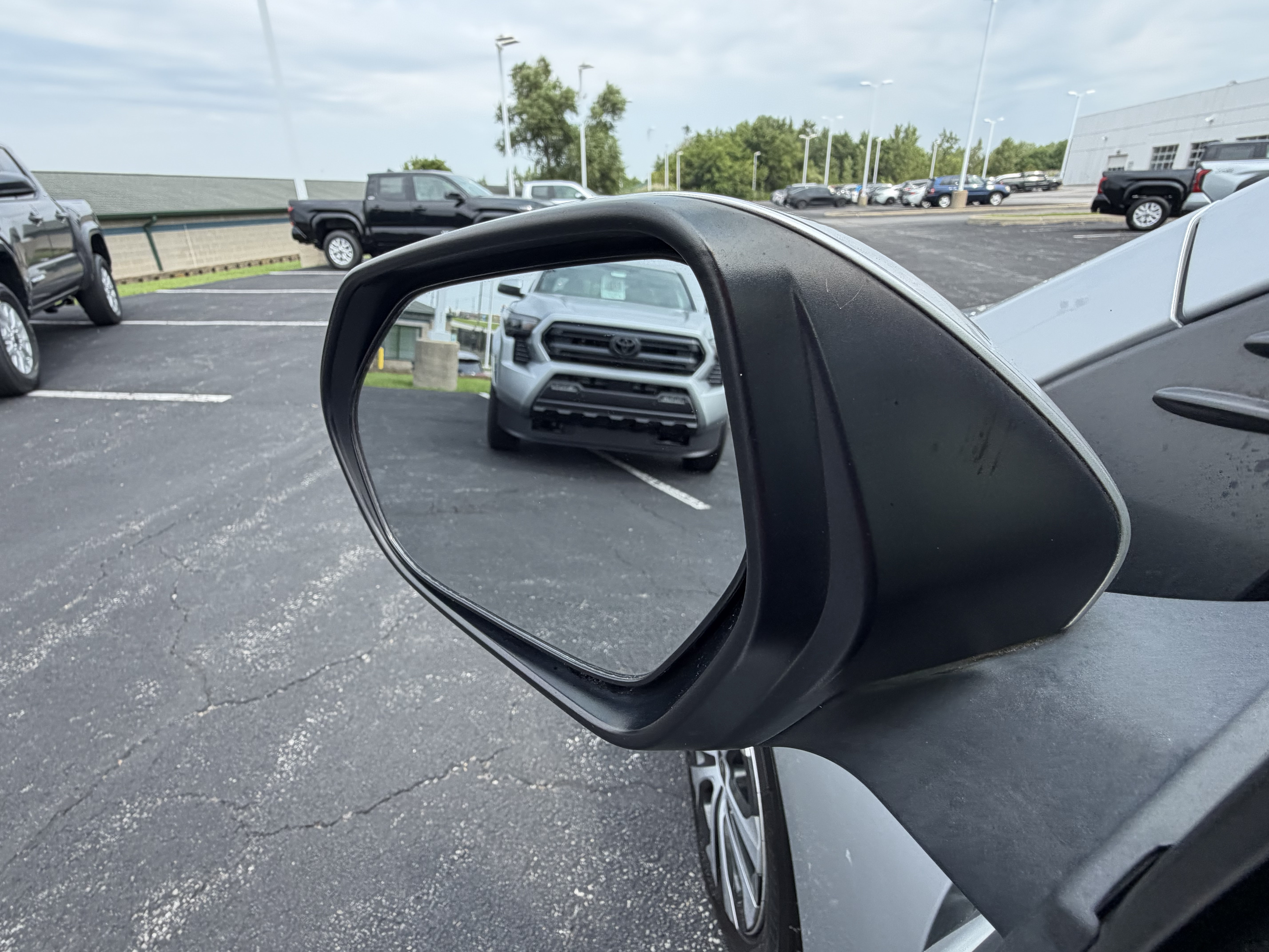 Used 2021 Toyota Prius Prime XLE FWD image 12