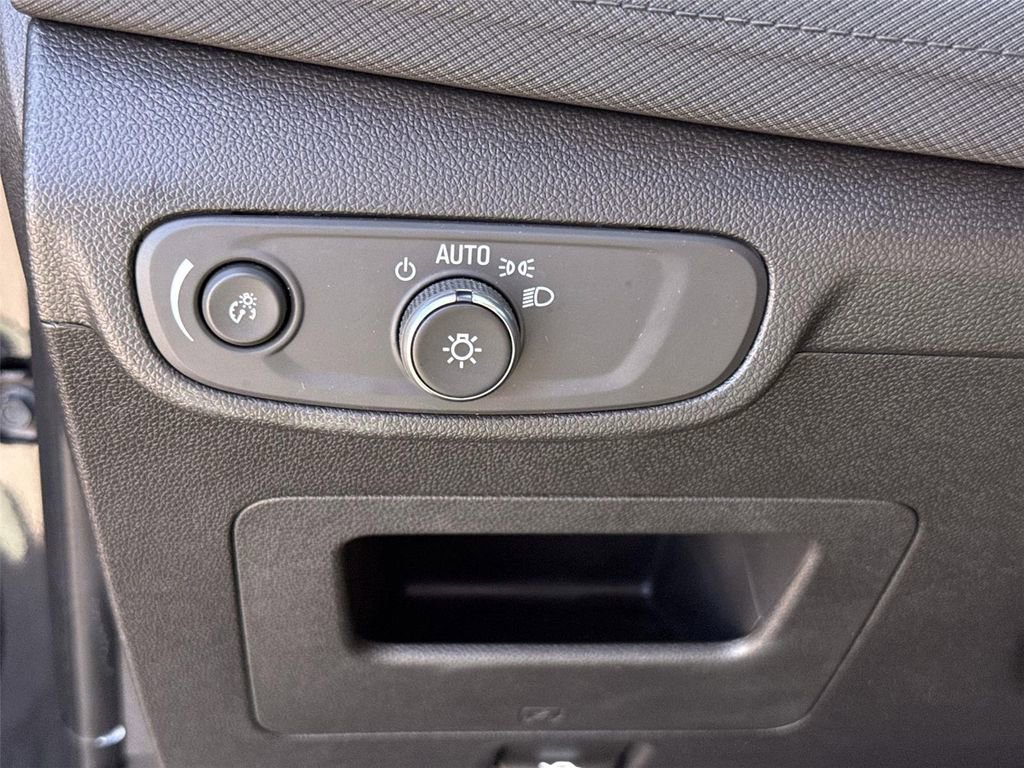 Used 2025 Chevrolet TrailBlazer LT FWD image 16