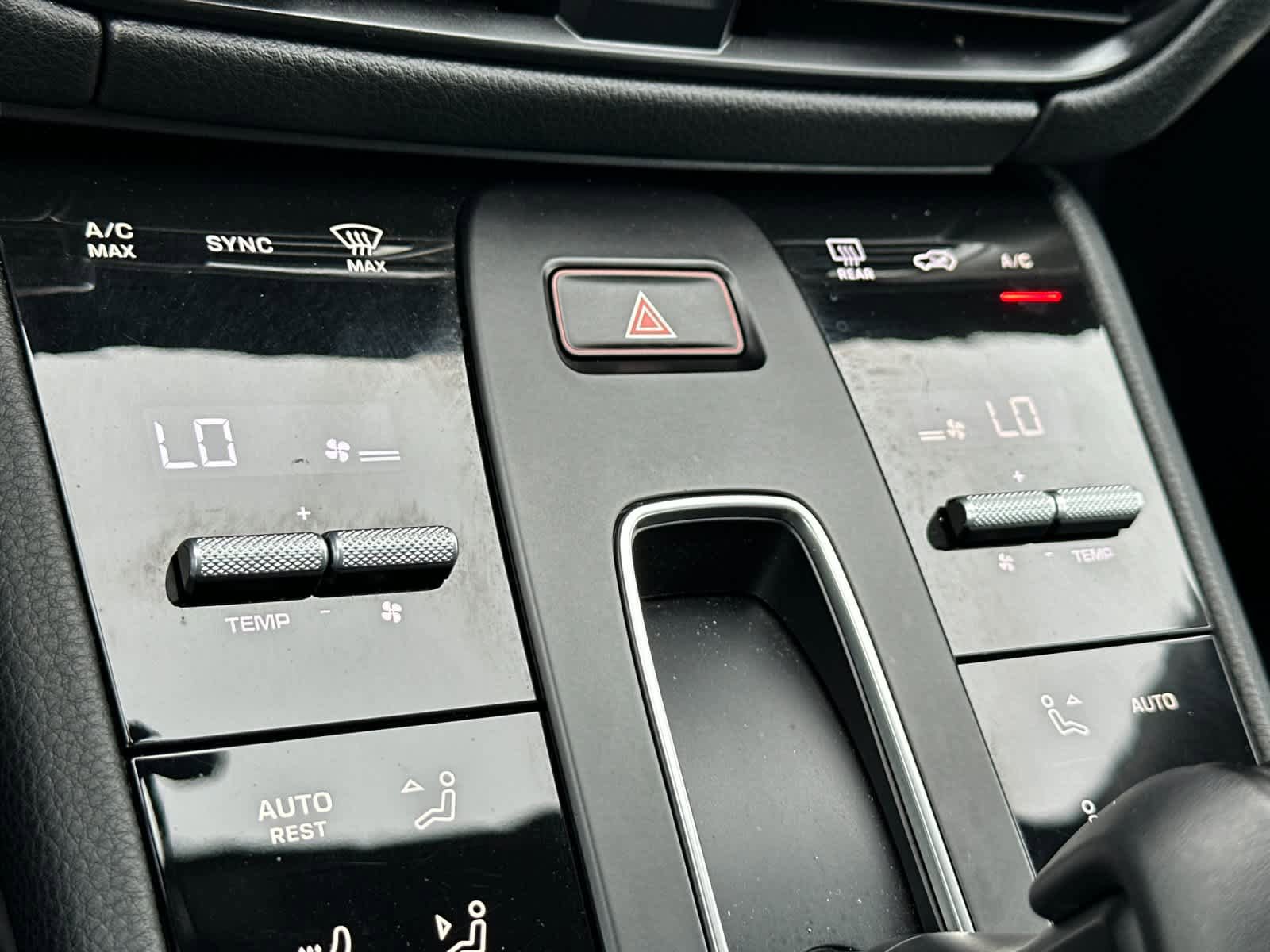 Certified 2025 Porsche Macan AWD/4WD image 23