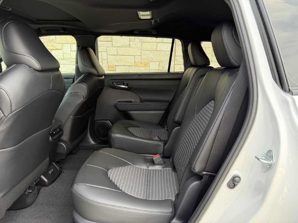 Used 2026 Toyota Highlander XSE AWD/4WD image 25