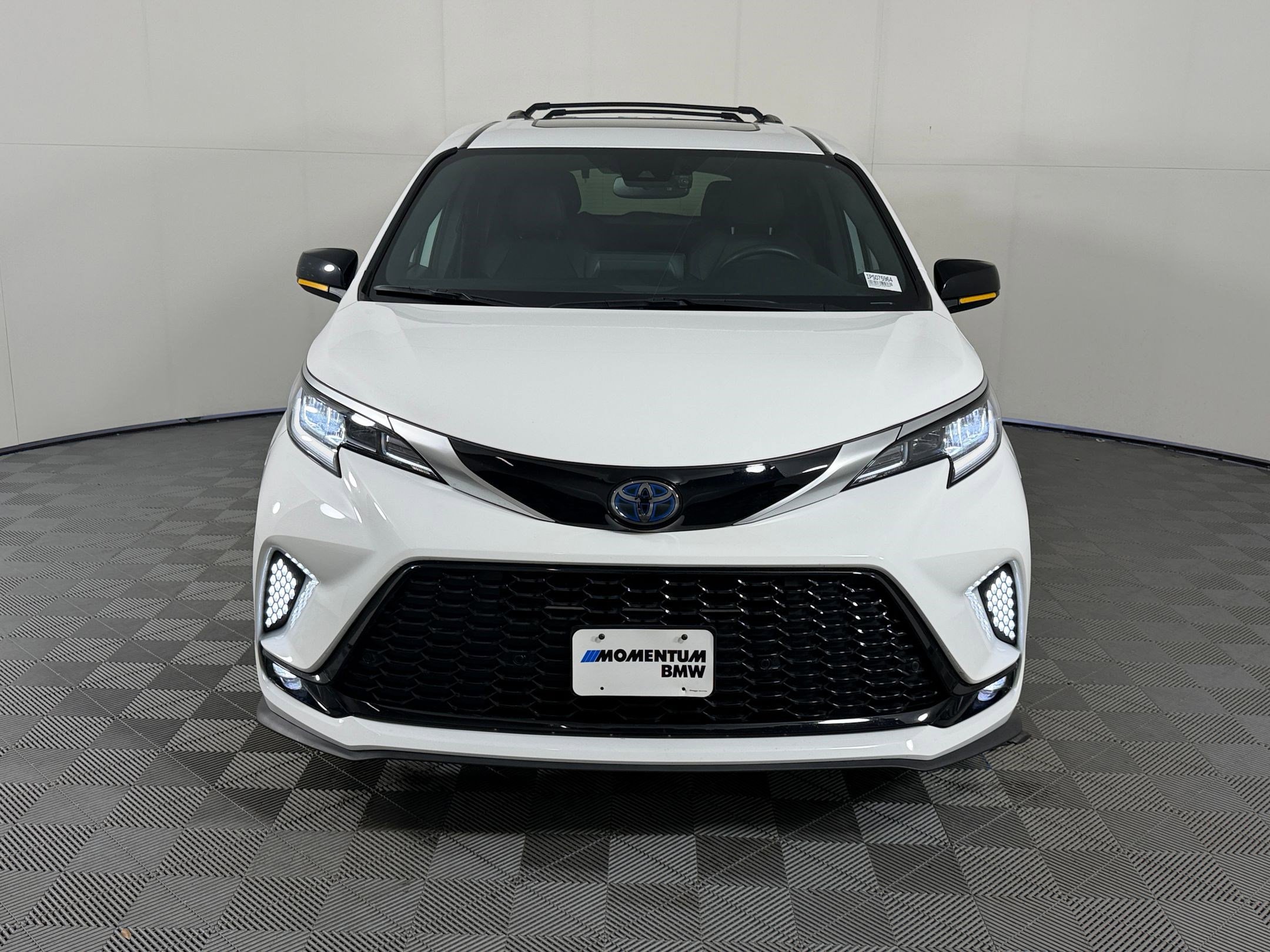 Used 2023 Toyota Sienna XSE AWD/4WD image 6