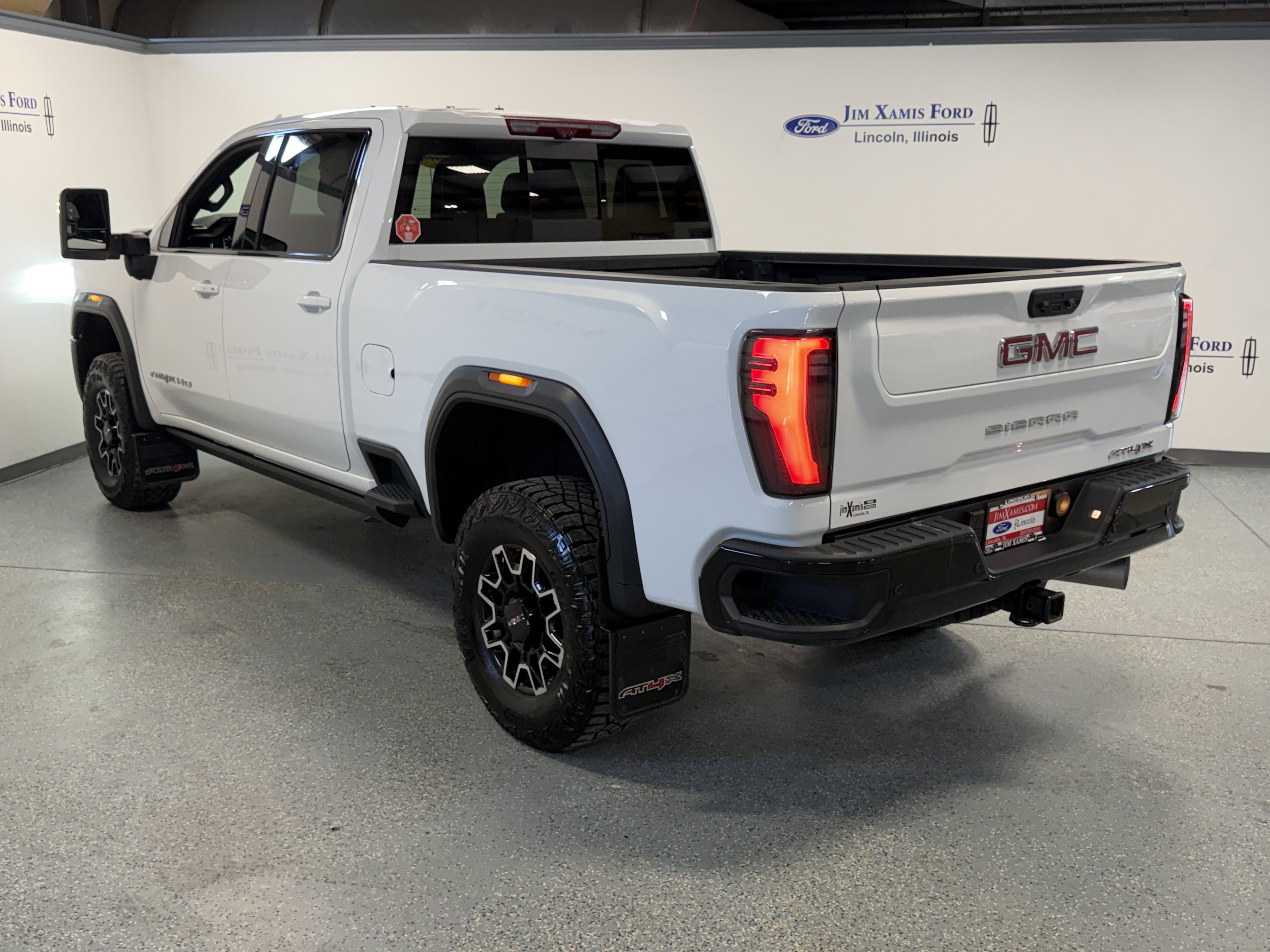 Used 2025 GMC Sierra 2500 AT4X AWD/4WD image 34