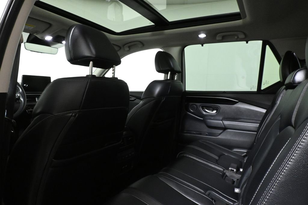 Used 2023 Honda Pilot Touring image 32