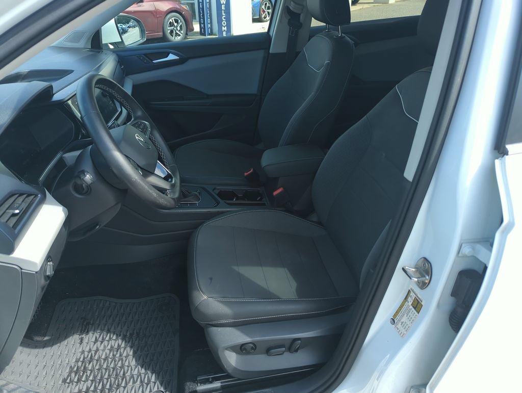 Certified 2023 Volkswagen Taos SE w/ Panoramic Sunroof Package FWD image 12