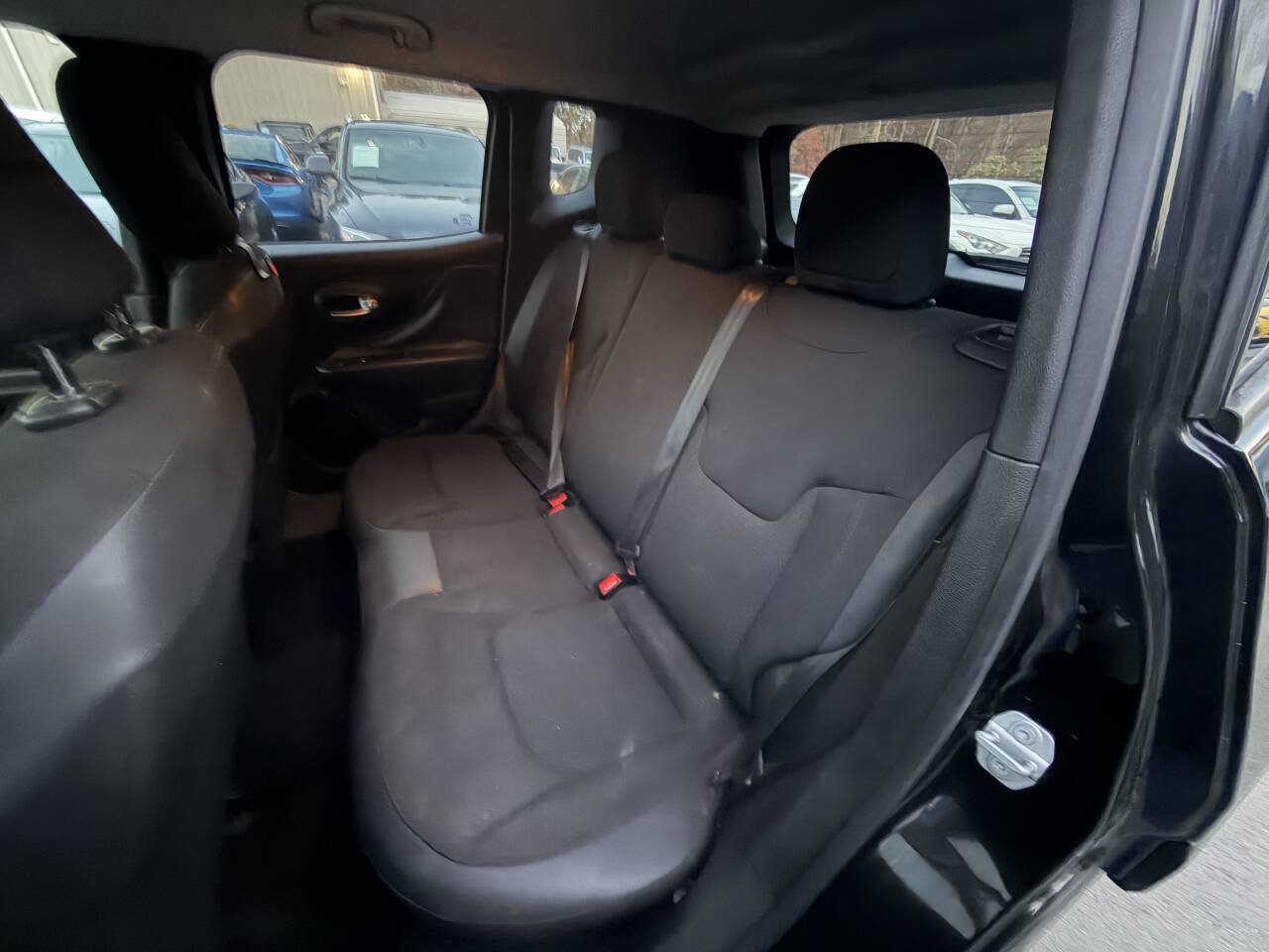 Used 2018 Jeep Renegade Altitude FWD image 9