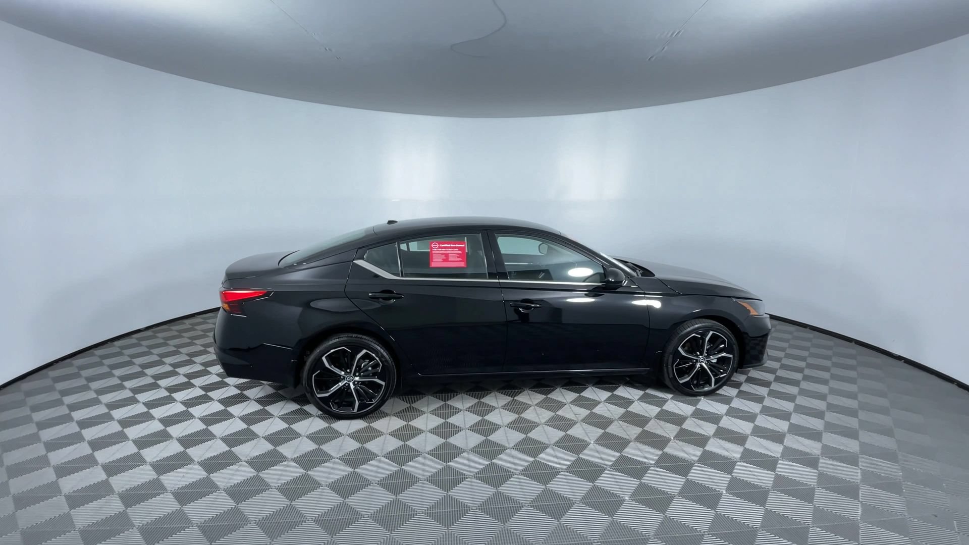 Used 2025 Nissan Altima 2.5 SR AWD/4WD image 9