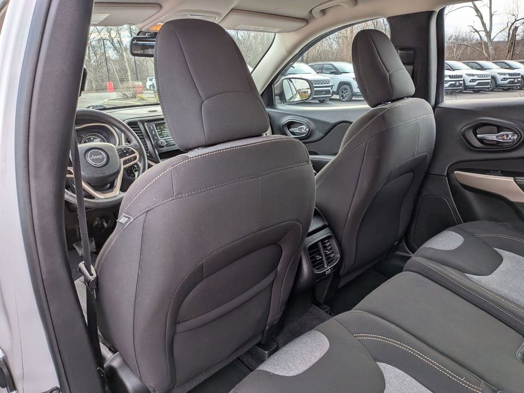 Used 2017 Jeep Cherokee Sport image 15