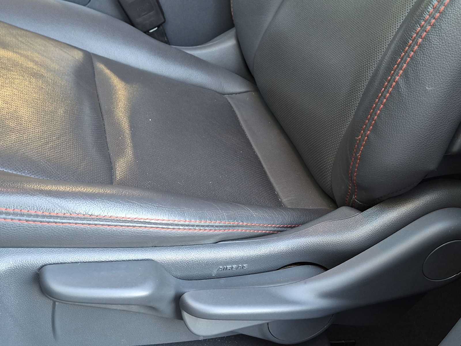 Used 2019 Chevrolet Bolt Premier w/ Infotainment Package FWD image 18