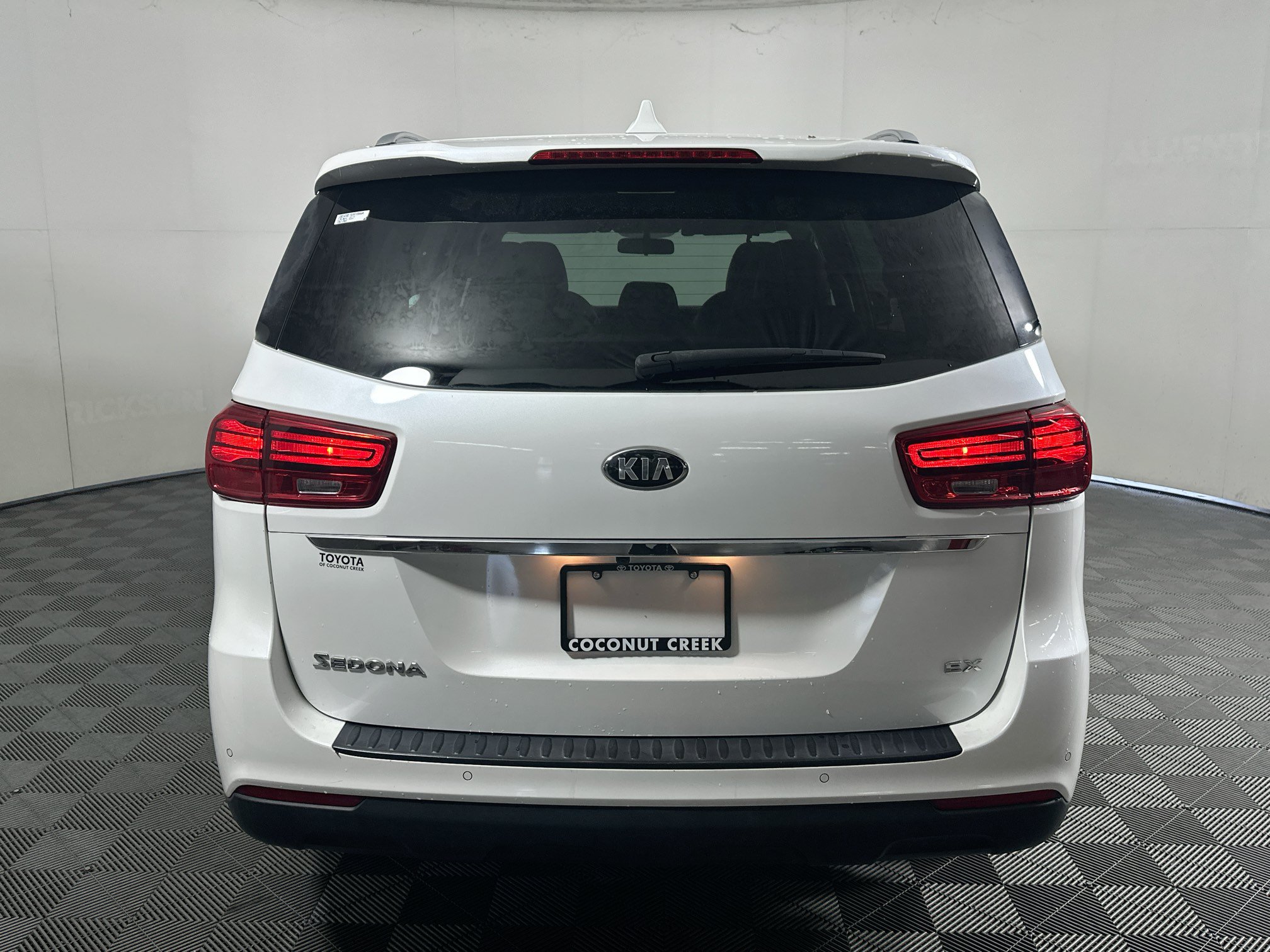 Used 2020 Kia Sedona EX FWD image 4