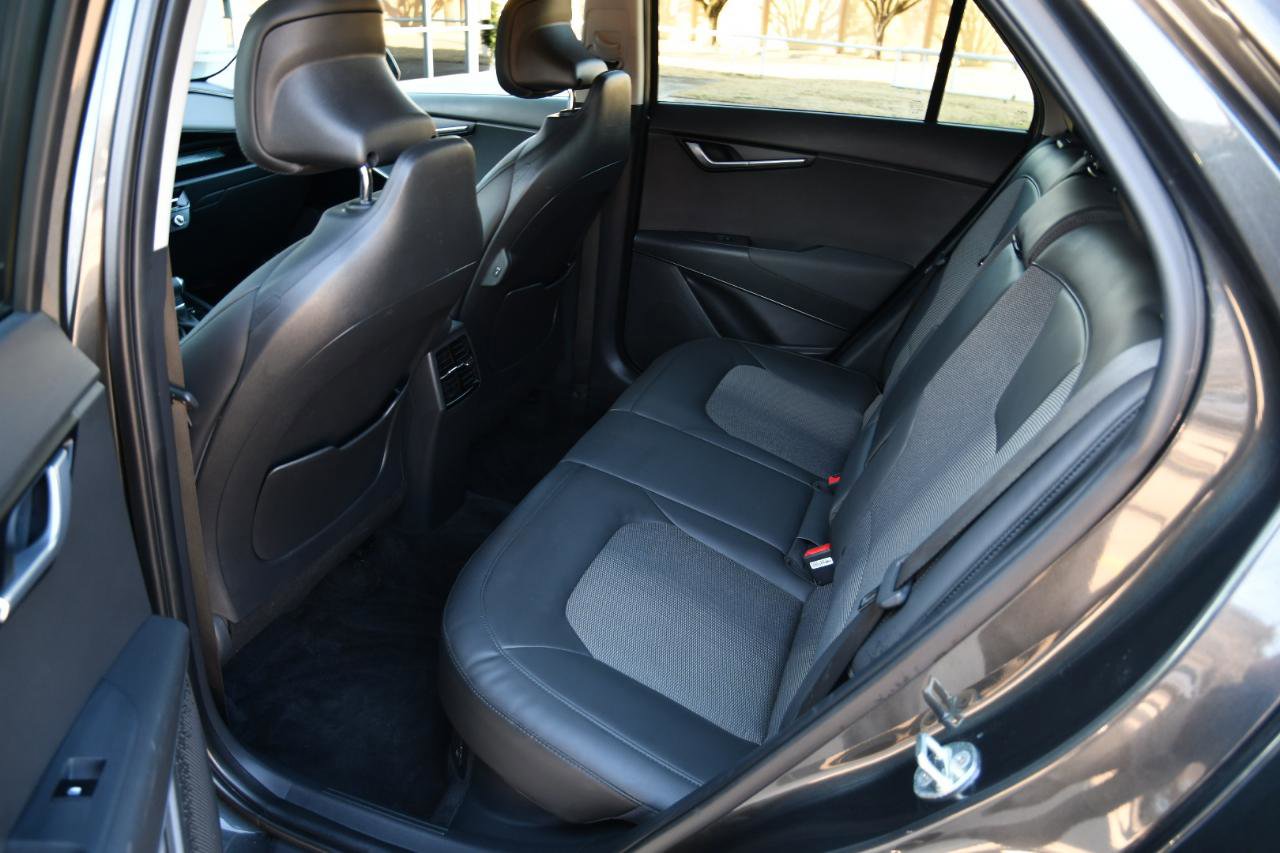 Used 2023 Kia Niro EX Touring image 28