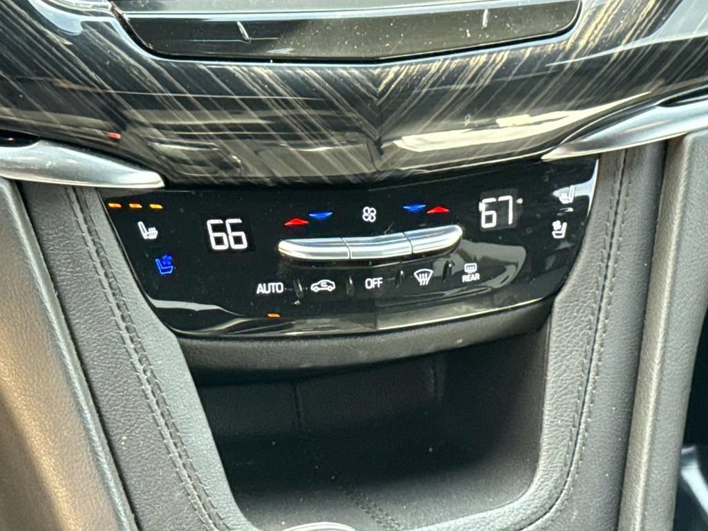 Used 2023 Cadillac XT6 Premium Luxury w/ Technology Package AWD/4WD image 35