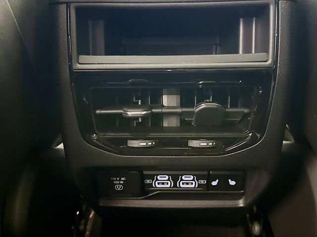 Used 2025 Jeep Grand Cherokee Limited w/ Luxury Tech Group II image 26