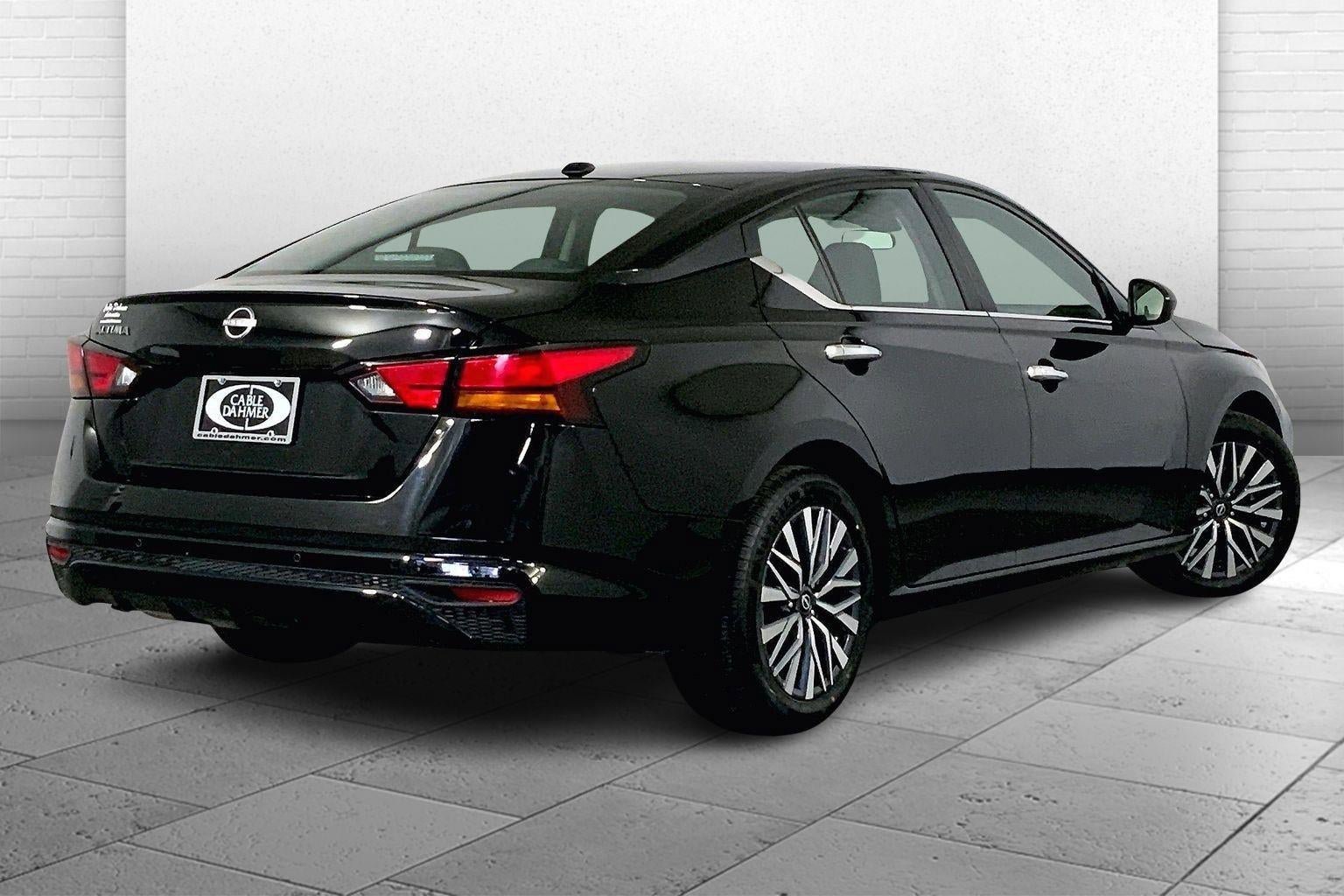 Used 2025 Nissan Altima 2.5 SV image 13