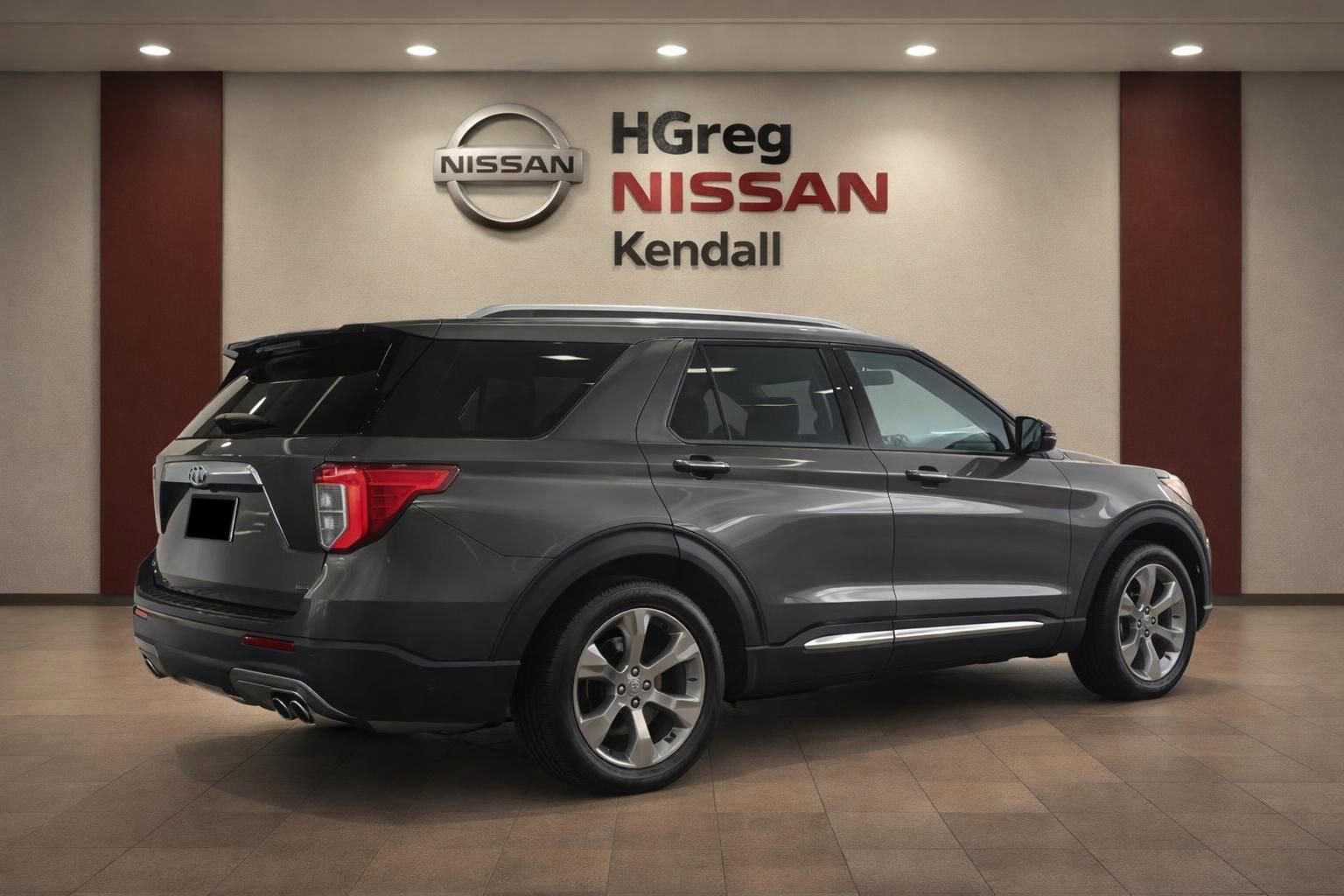 Used 2020 Ford Explorer Platinum w/ Premium Technology Package image 2