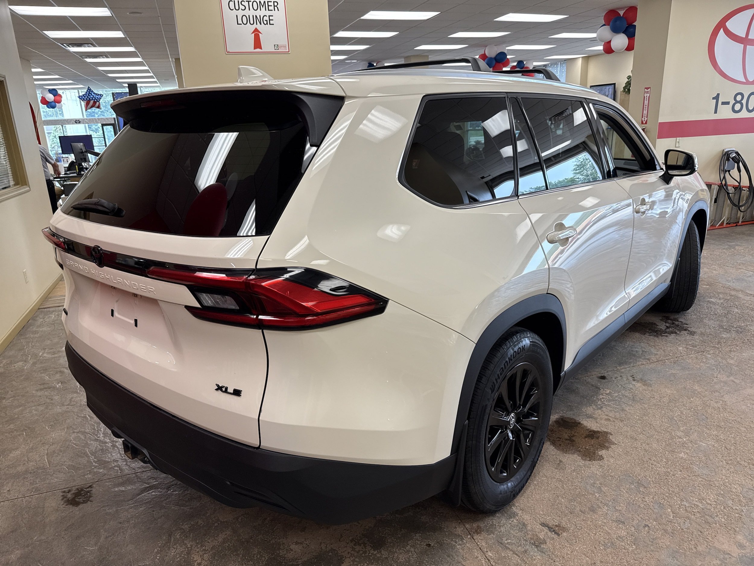 Used 2024 Toyota Grand Highlander AWD image 6