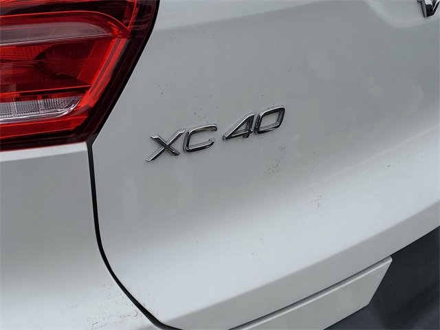 Used 2025 Volvo XC40 B5 Core image 30
